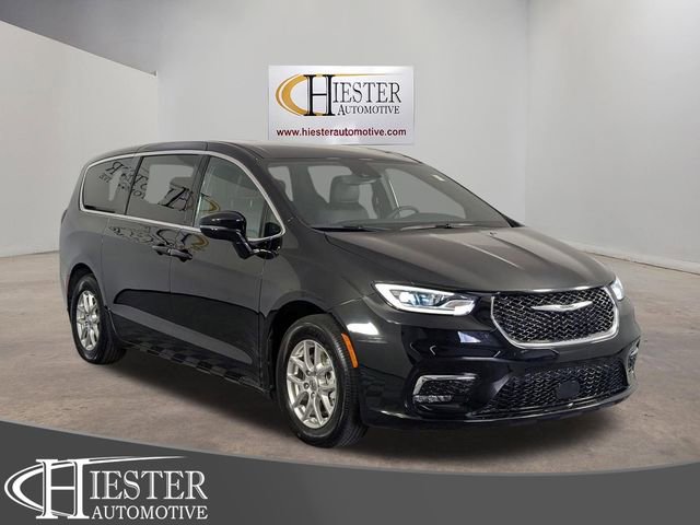 Used 2025 Chrysler Pacifica Select video 1