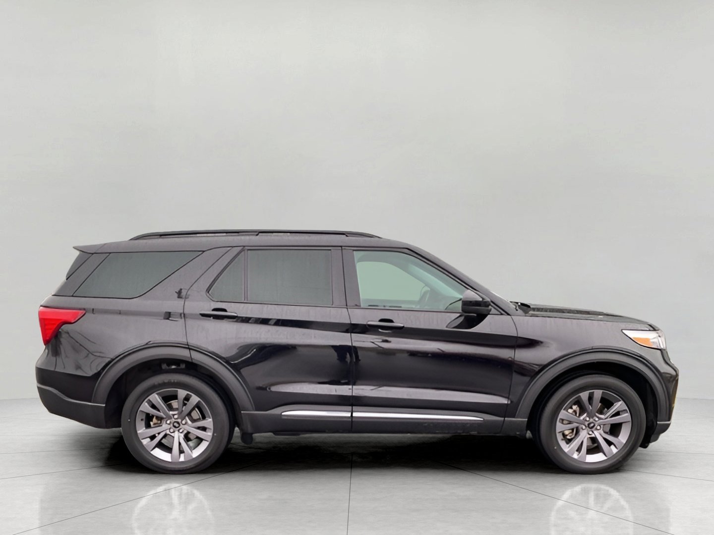 Used 2023 Ford Explorer XLT w/ Equipment Group 202A image 32