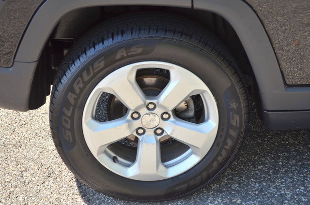 Used 2020 Jeep Compass Latitude w/ Cold Weather Group image 11