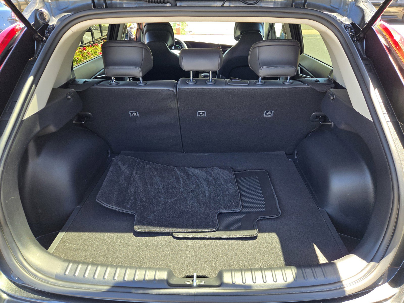 Used 2025 Kia Niro EX FWD image 27