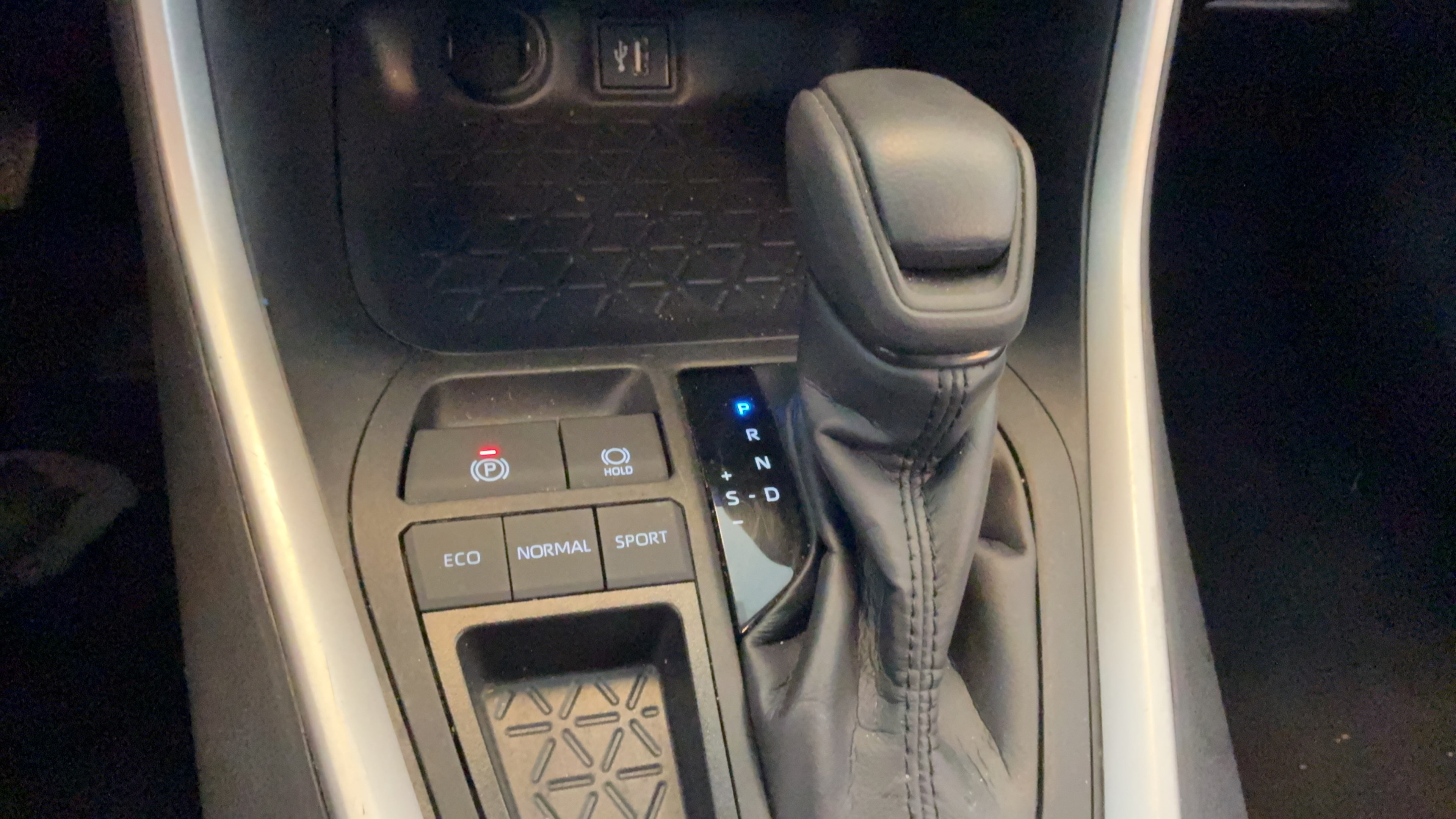Certified 2024 Toyota RAV4 XLE FWD image 15