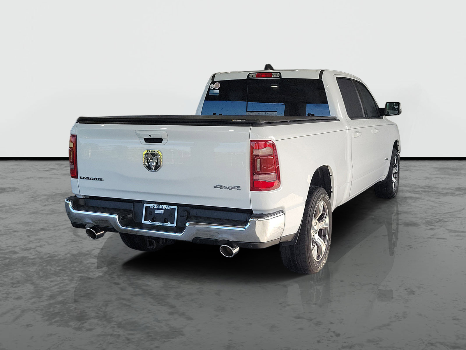 Used 2023 RAM 1500 Laramie AWD/4WD image 2