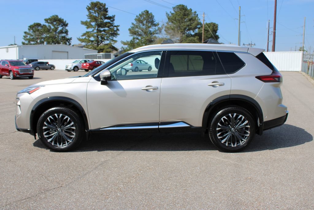 Used 2025 Nissan Rogue Platinum AWD/4WD image 3