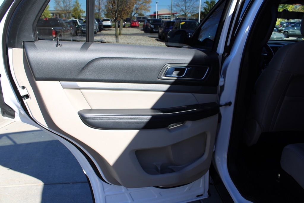 Used 2018 Ford Explorer XLT image 26