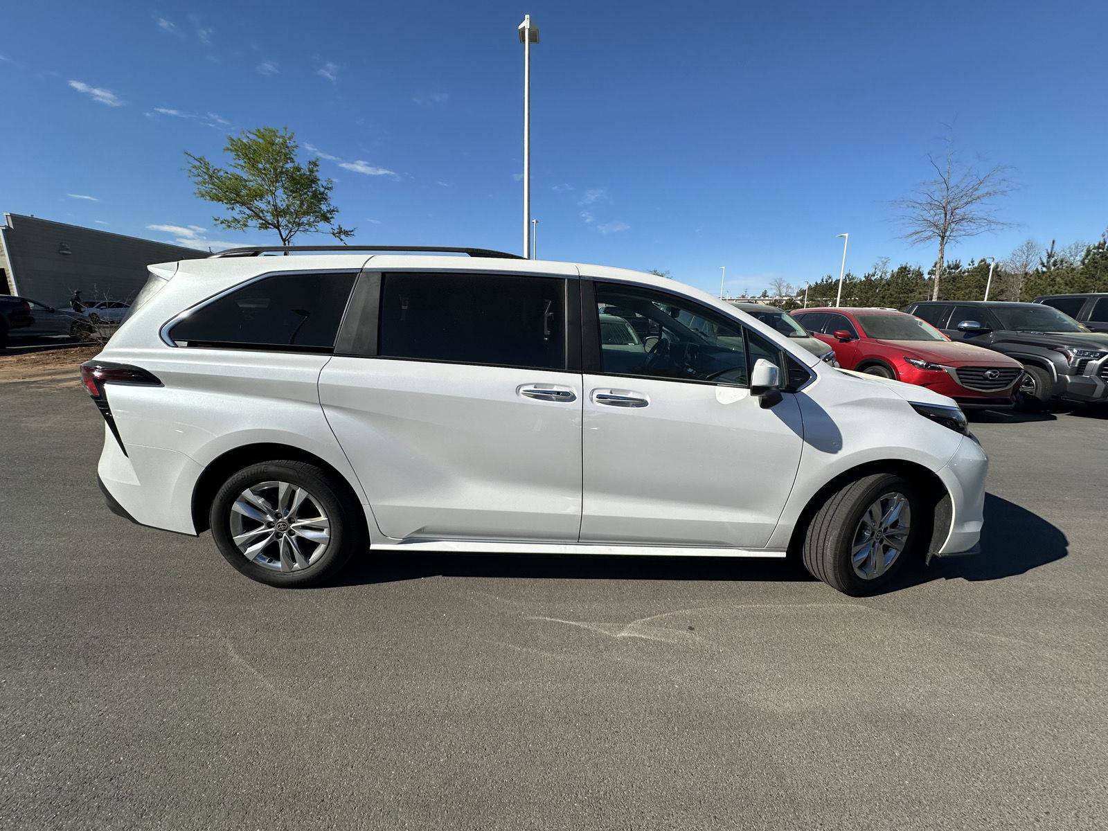 Used 2025 Toyota RAV4 XSE w/ Weather Package AWD/4WD image 99