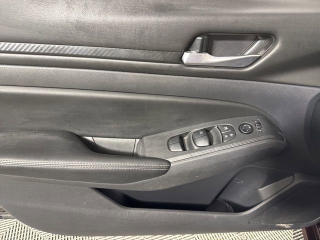 Used 2024 Nissan Altima 2.5 SV image 15