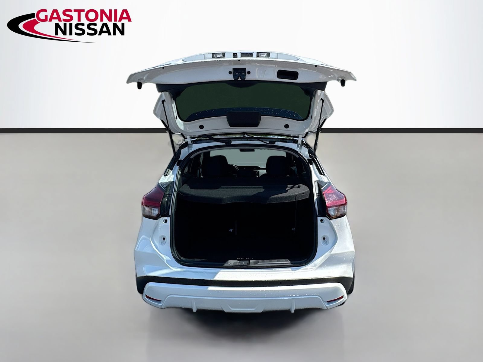 Used 2024 Nissan Kicks SR FWD image 33