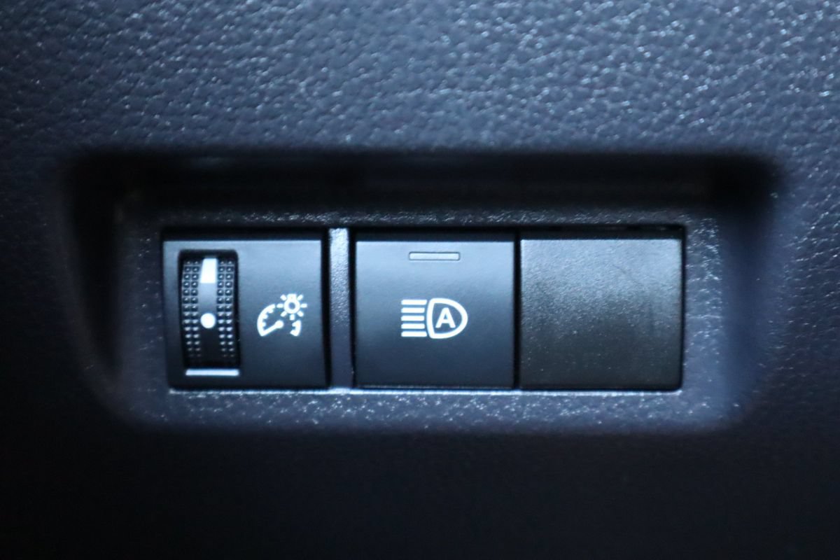 Used 2025 Toyota RAV4 LE AWD/4WD image 27