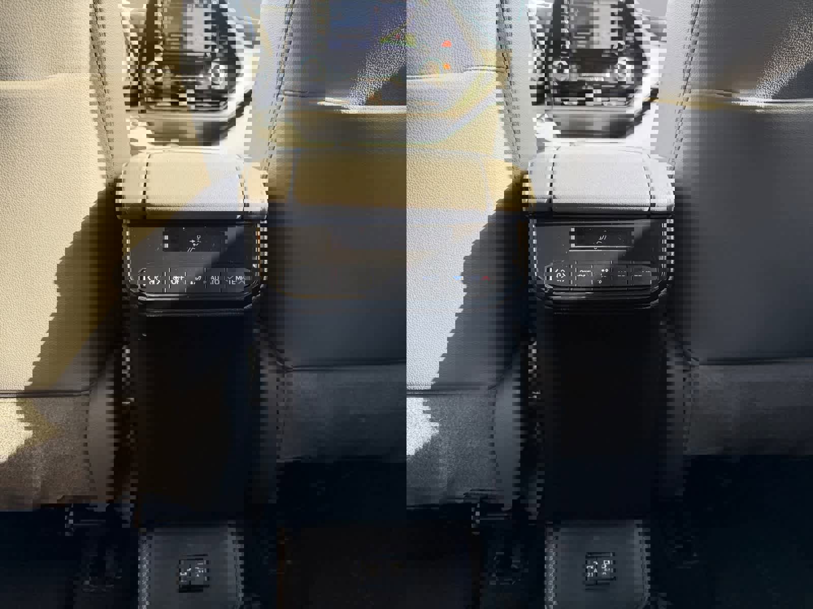 Used 2021 Toyota Highlander XLE image 15