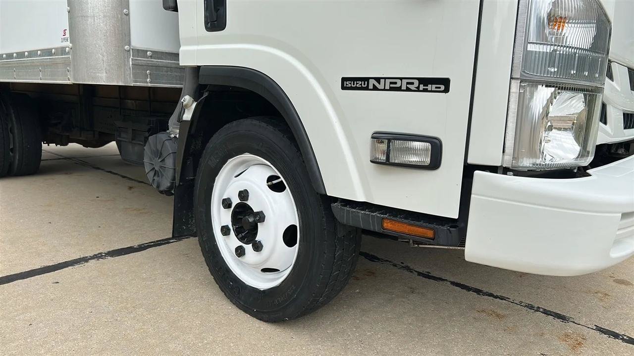 Used 2018 Isuzu NPR RWD image 3