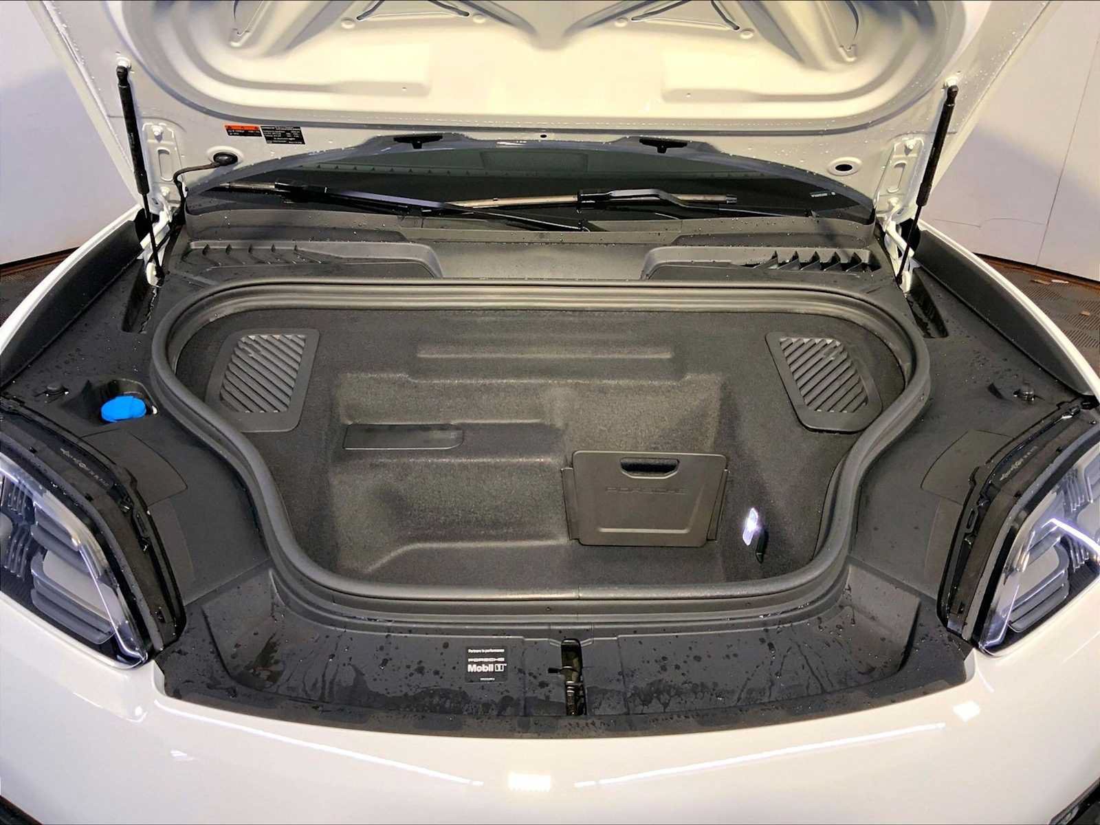 New 2026 Porsche Macan 4 Electric AWD/4WD image 21