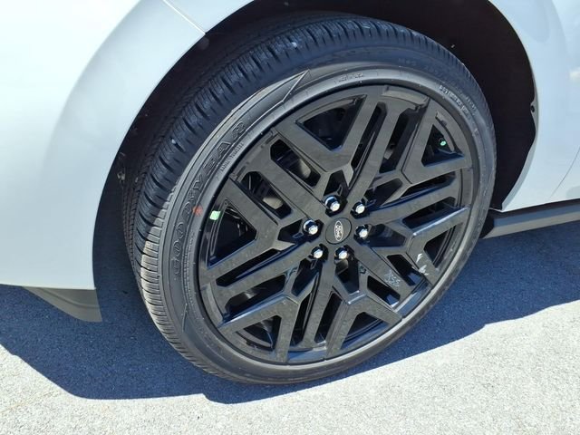 New 2027 Ford Expedition Platinum w/ Stealth Performance Package AWD/4WD image 4