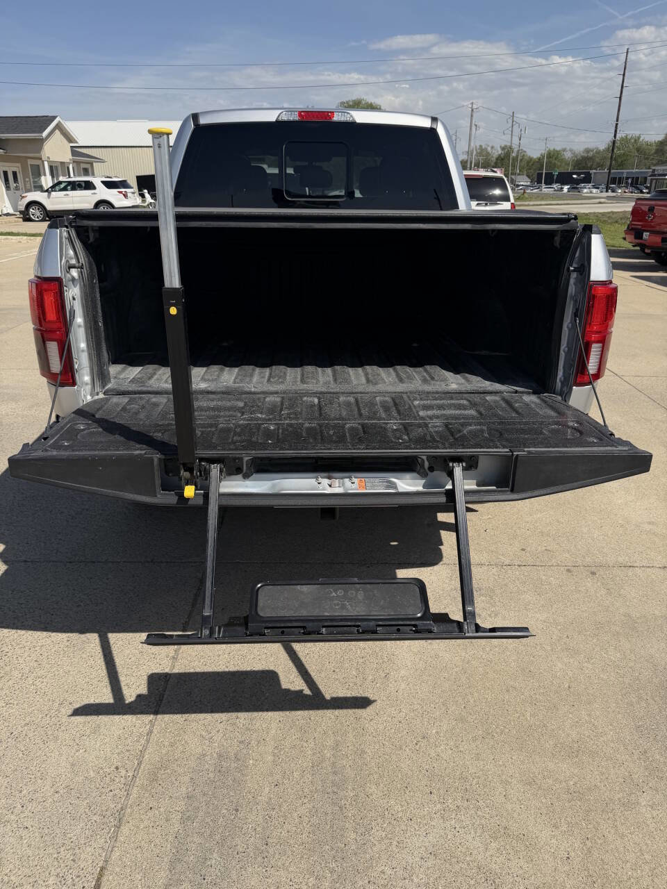 Used 2018 Ford F150 Lariat w/ Equipment Group 502A Luxury AWD/4WD image 20