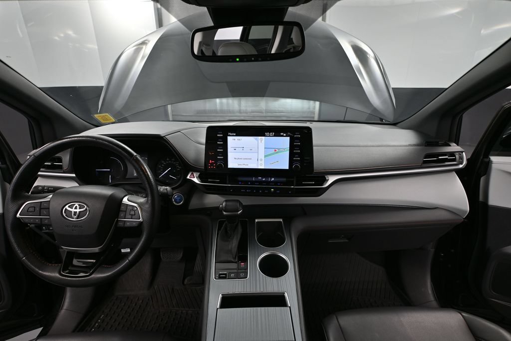 Used 2021 Toyota Sienna XSE FWD image 19