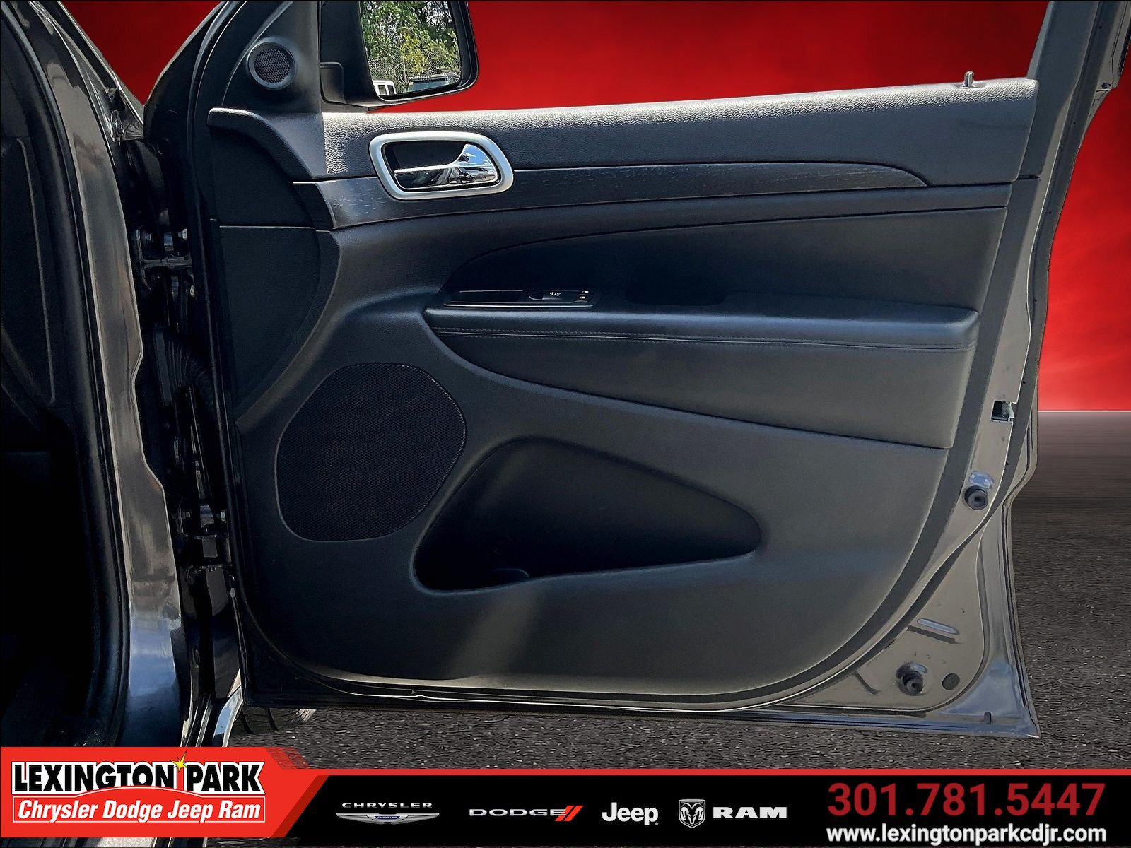 Used 2018 Jeep Grand Cherokee Altitude AWD/4WD image 27