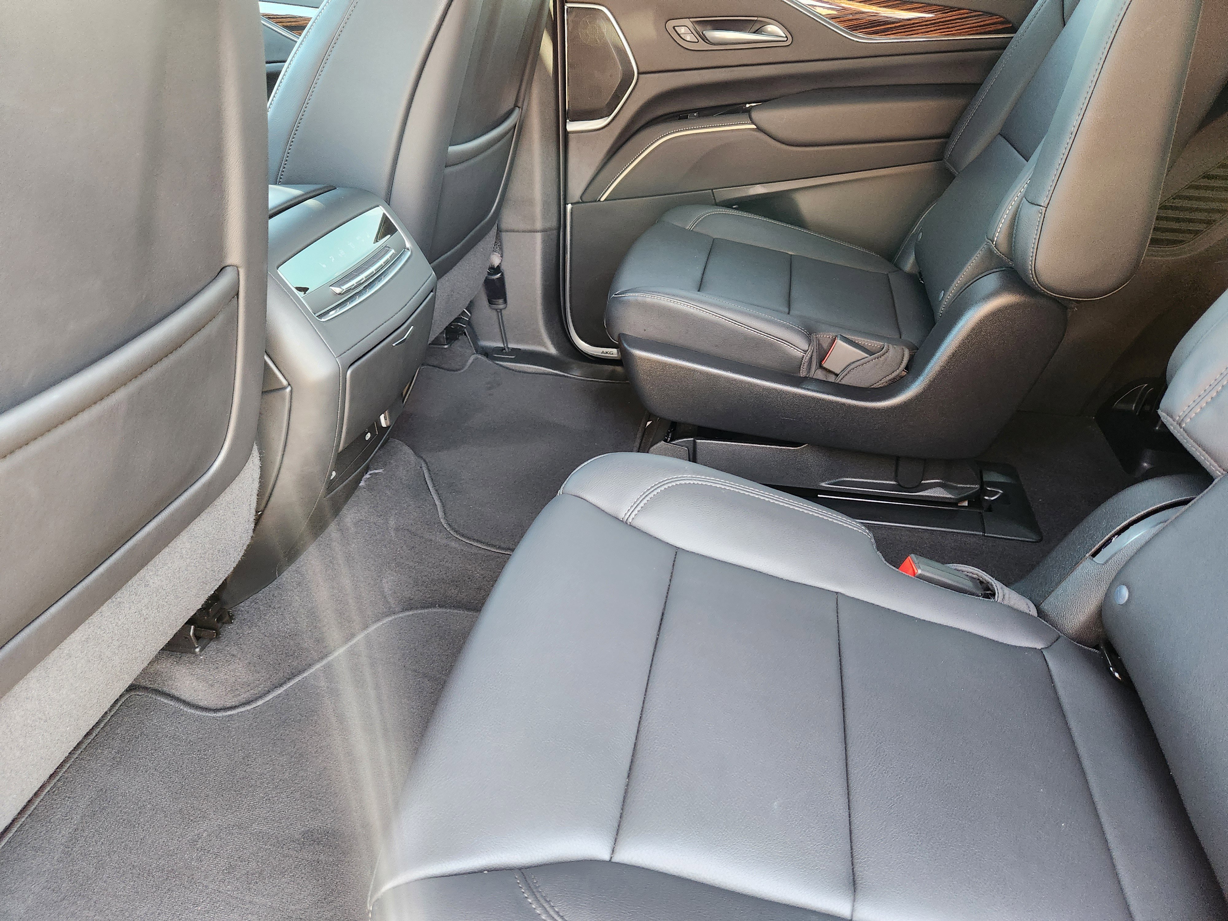 Certified 2024 Cadillac Escalade Luxury image 30