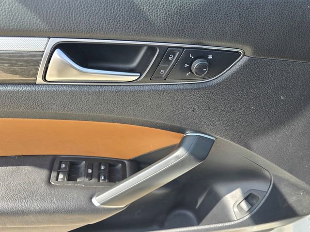 Used 2018 Volkswagen Passat 2.0T SEL Premium image 13