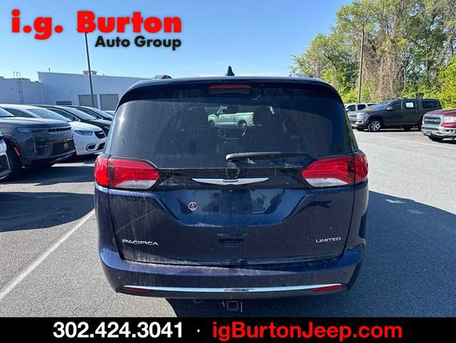 Used 2019 Chrysler Pacifica Limited w/ Tire & Wheel Group FWD image 4