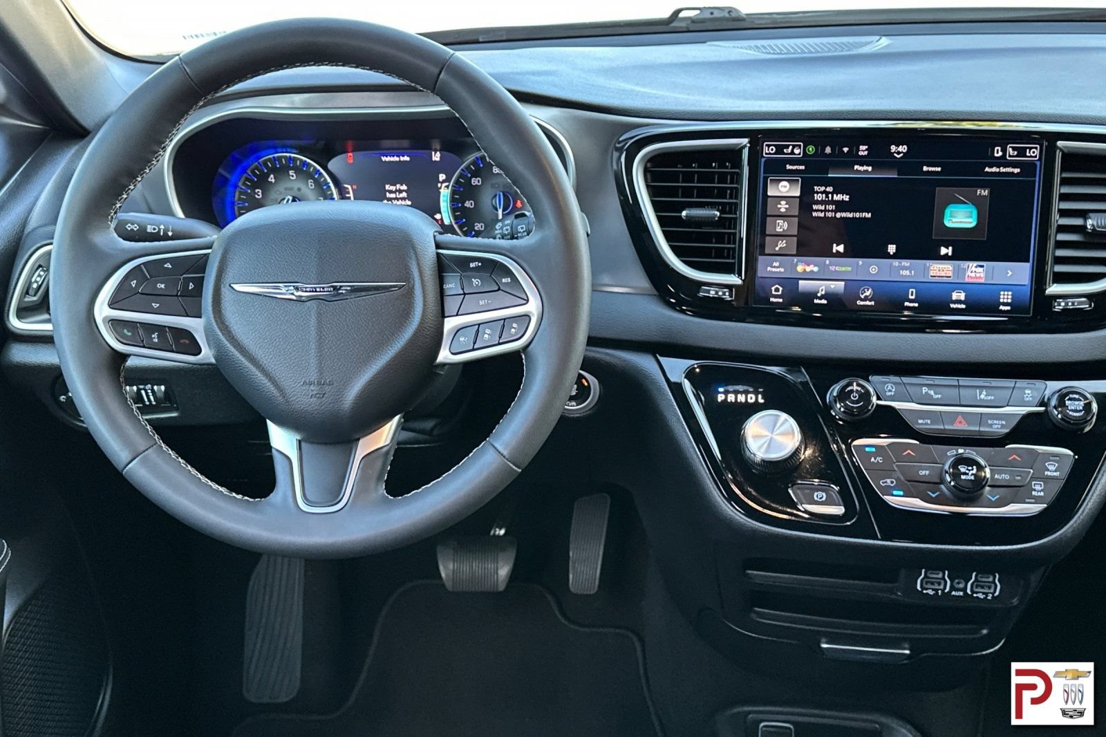 Used 2025 Chrysler Pacifica Select FWD image 17
