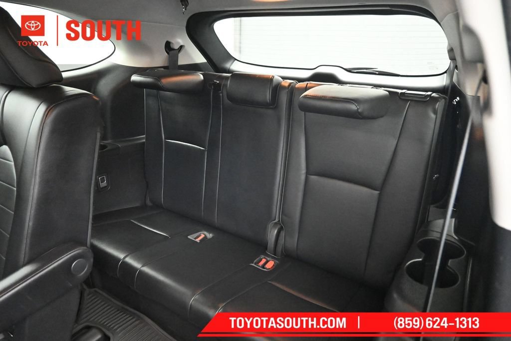 Used 2021 Toyota Highlander XLE AWD/4WD image 28