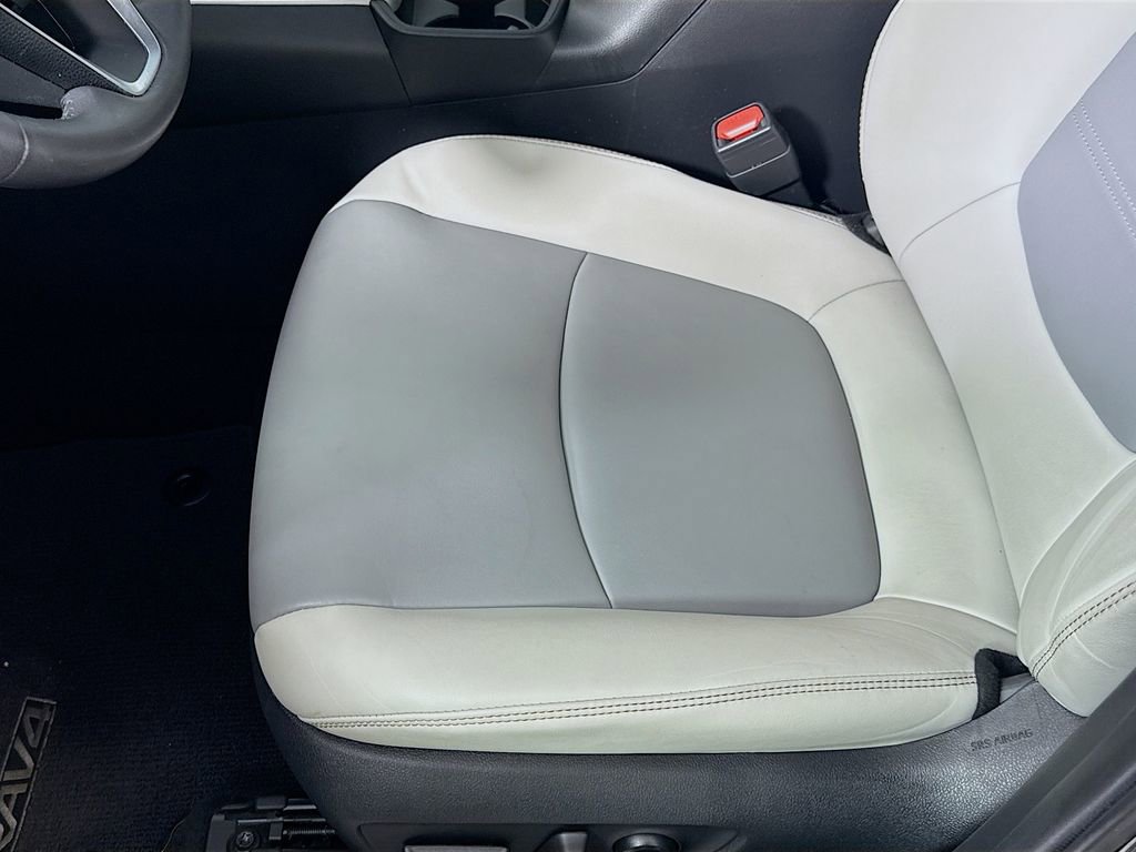 Used 2021 Toyota RAV4 XLE Premium image 18