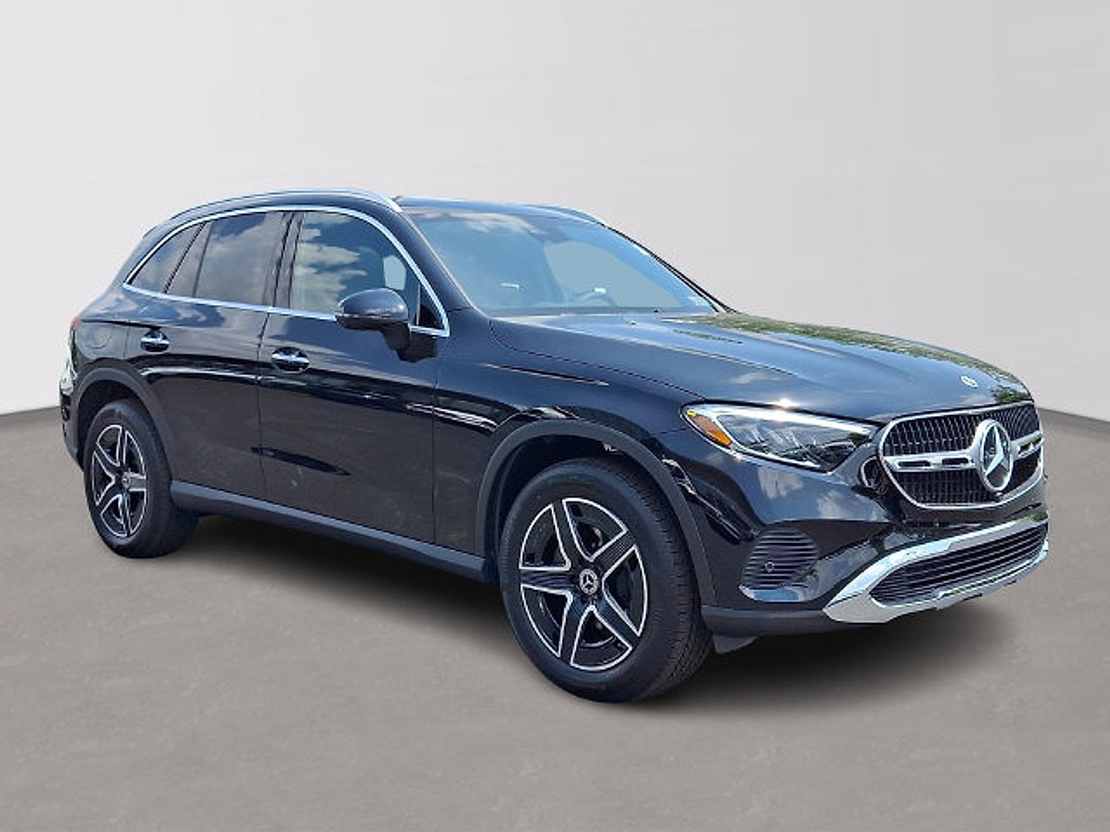Used 2026 Mercedes-Benz GLC 300 4MATIC image 3