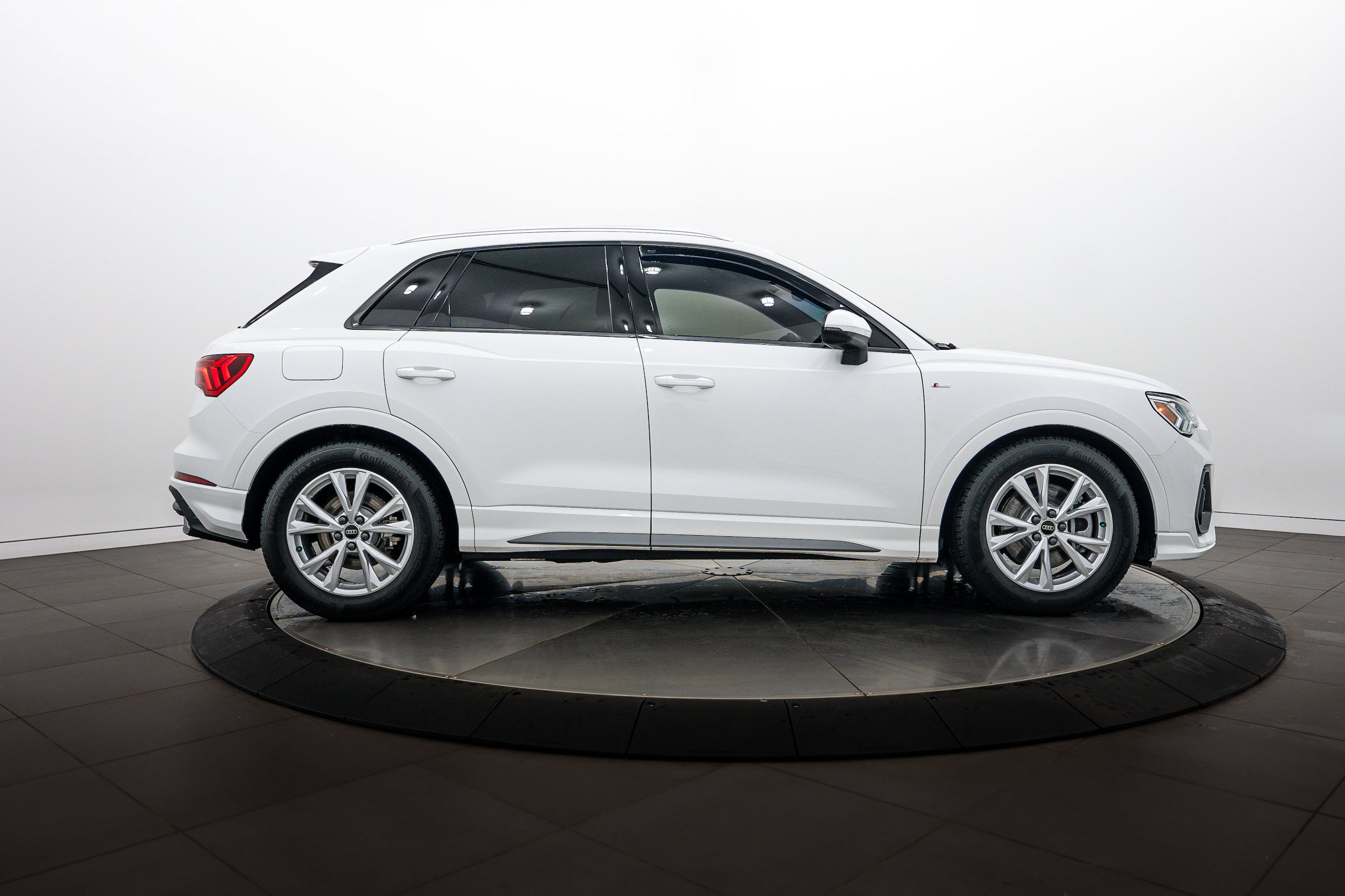 Used 2024 Audi Q3 2.0T Premium Plus AWD/4WD image 3
