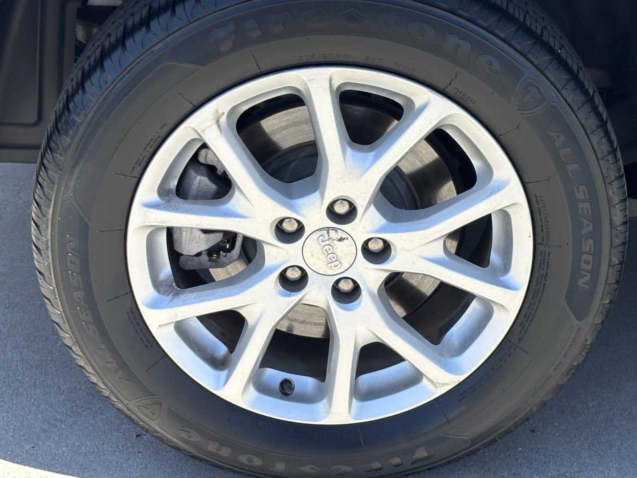 Used 2017 Jeep Cherokee Latitude w/ Comfort & Sound Group FWD image 7
