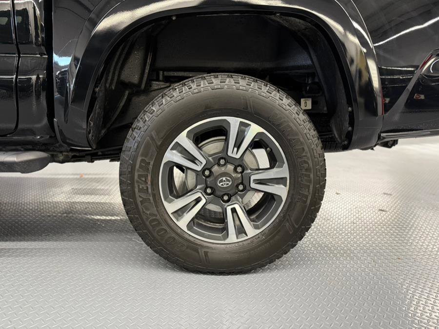 Used 2018 Toyota Tacoma TRD Sport image 15