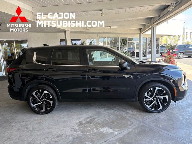 Used 2025 Mitsubishi Outlander SE AWD/4WD image 2