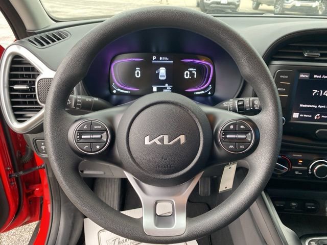 Used 2025 Kia Soul LX w/ LX Technology Package FWD image 16