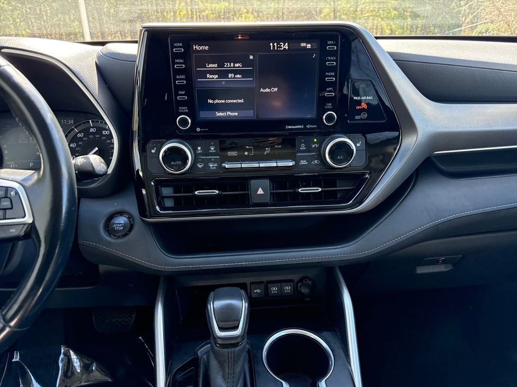 Used 2020 Toyota Highlander XLE image 17