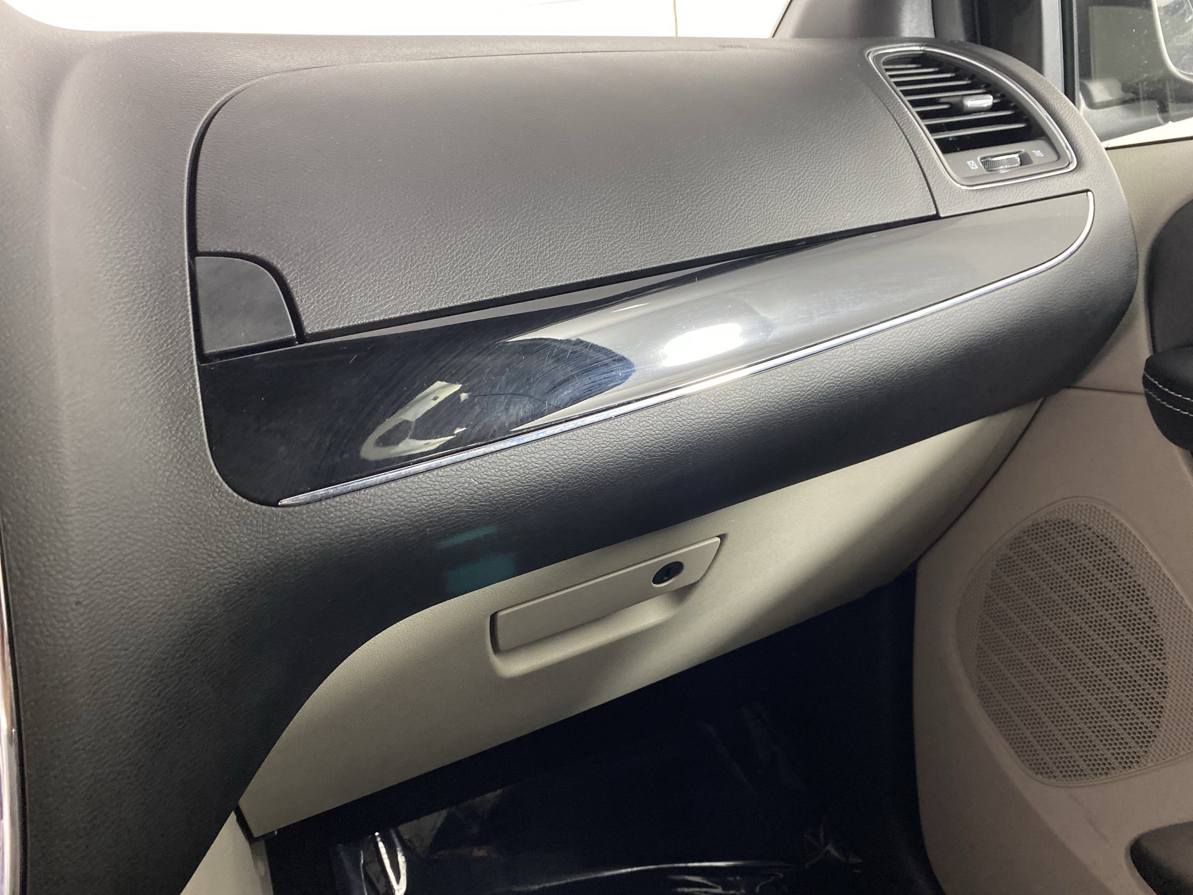 Used 2016 Dodge Grand Caravan SE FWD image 33