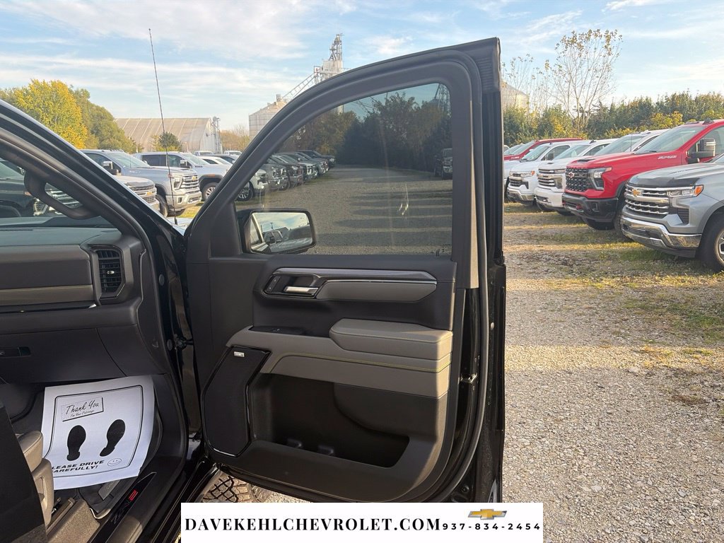 Used 2025 Chevrolet Silverado 1500 ZR2 w/ Technology Package AWD/4WD image 28
