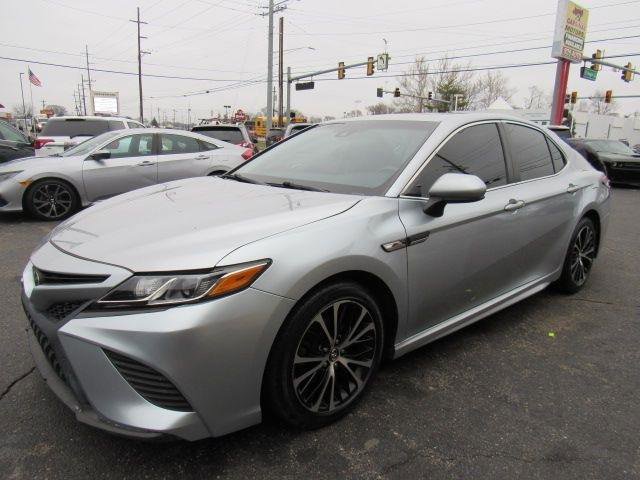 Used 2018 Toyota Camry SE image 3