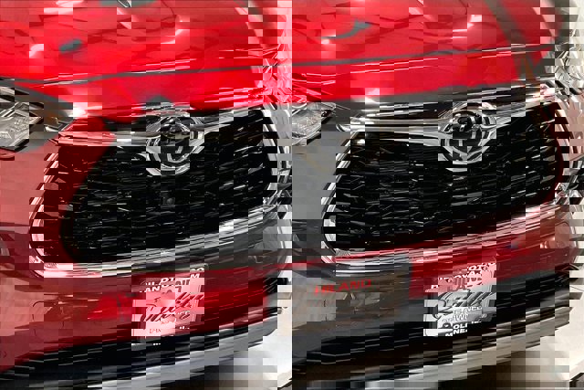 Used 2026 Toyota Highlander Platinum image 10