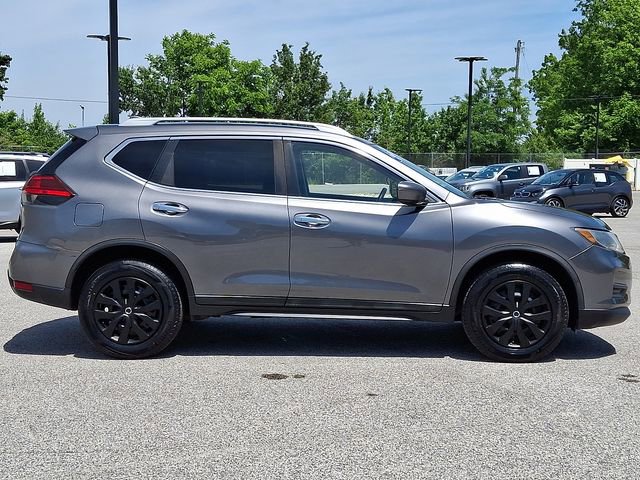 Used 2017 Nissan Rogue S w/ Appearance Package AWD/4WD image 10