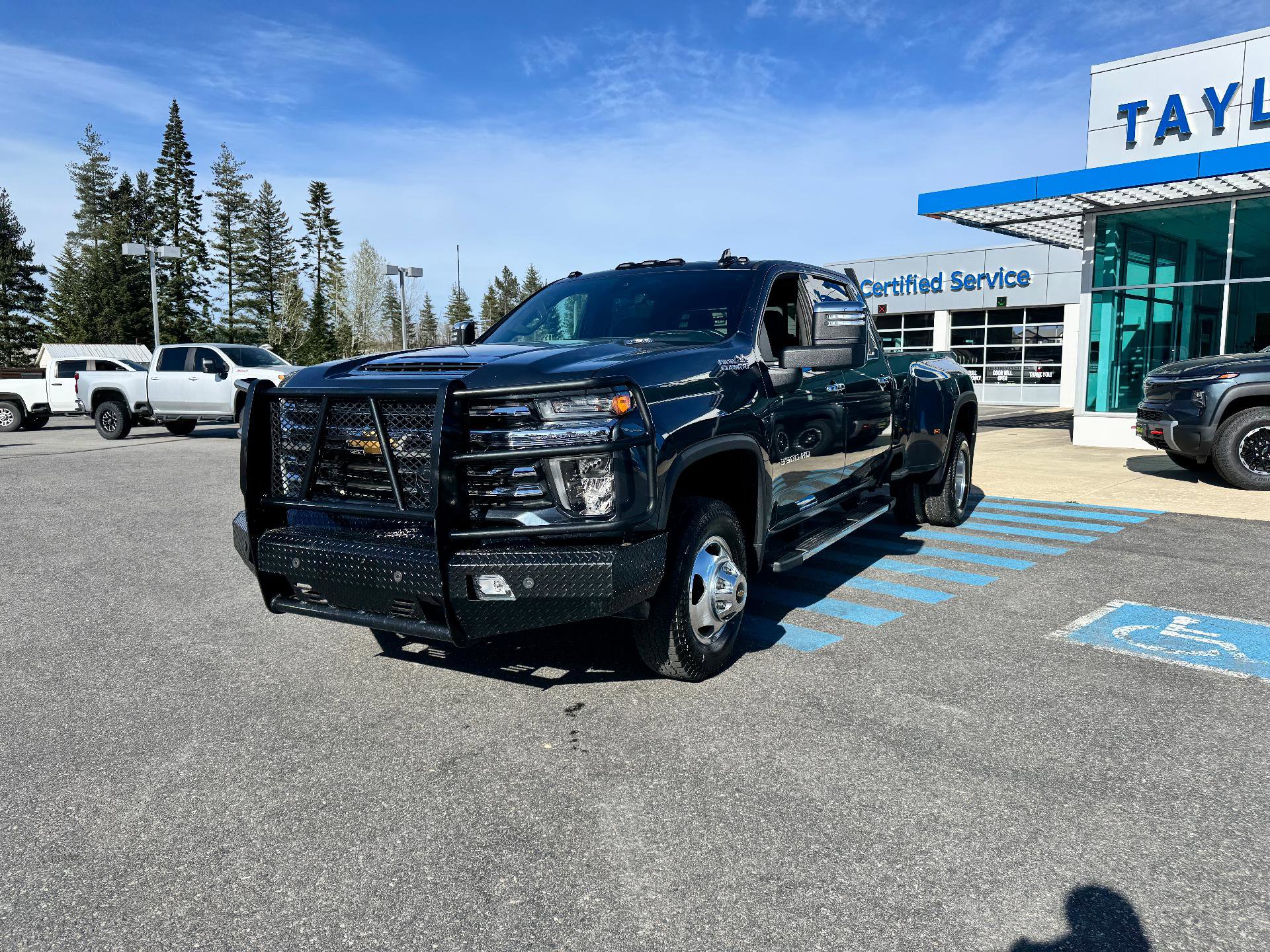 Used 2020 Chevrolet Silverado 3500 High Country image 3