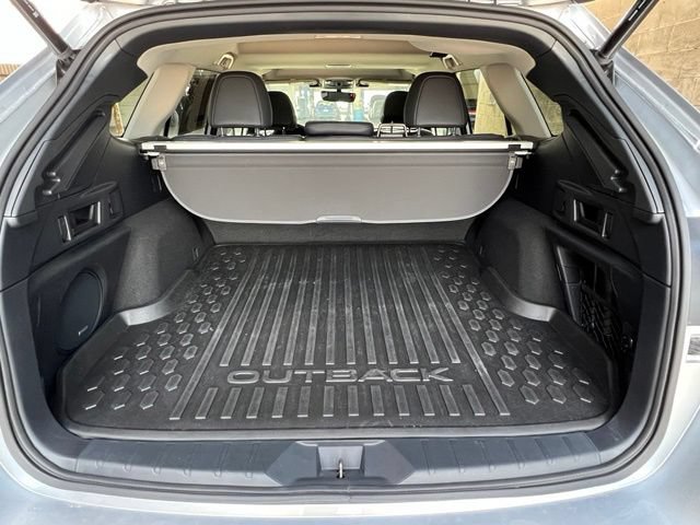 Used 2025 Subaru Outback Limited AWD/4WD image 28