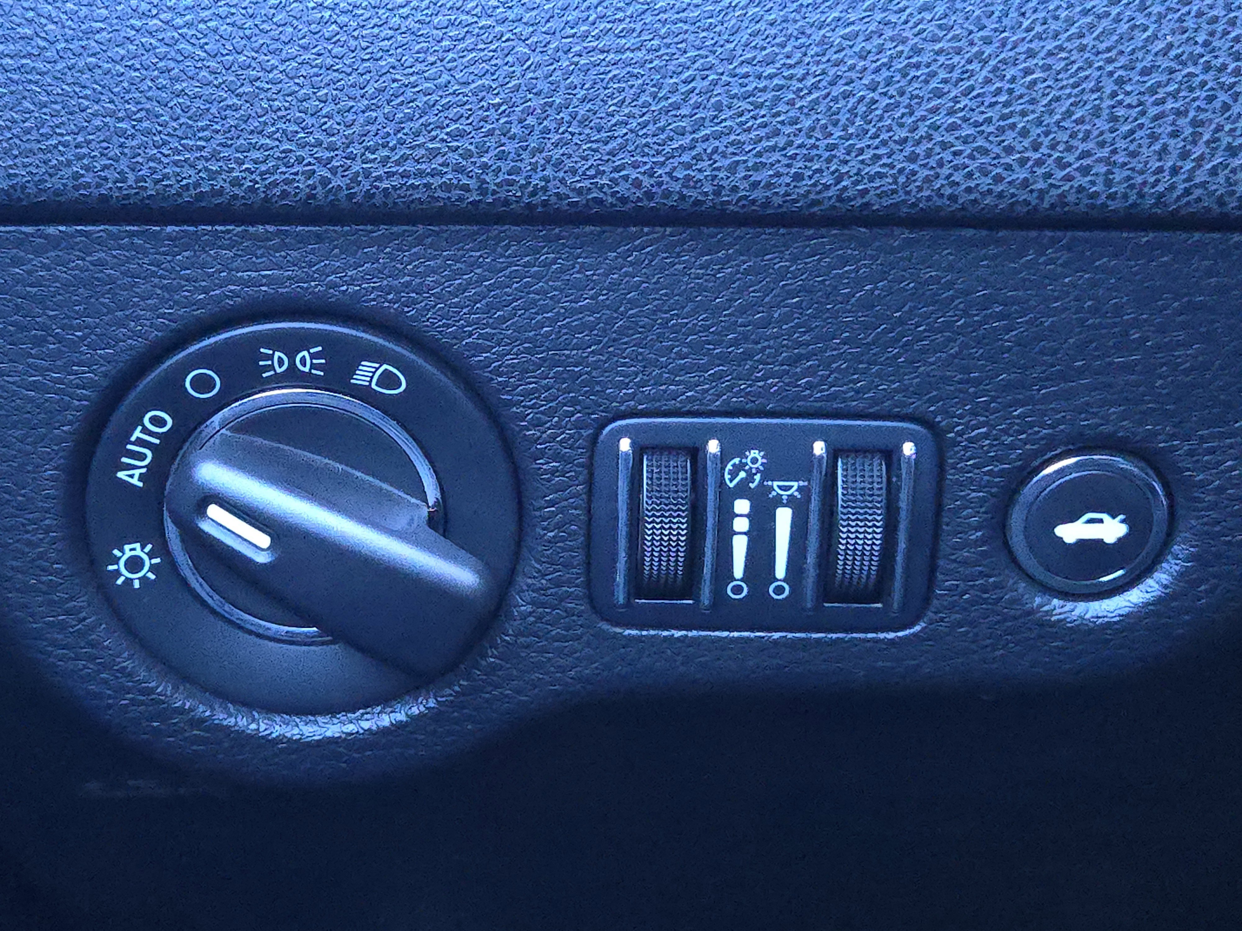 Used 2023 Chrysler 300 Touring w/ Sport Appearance Package image 21