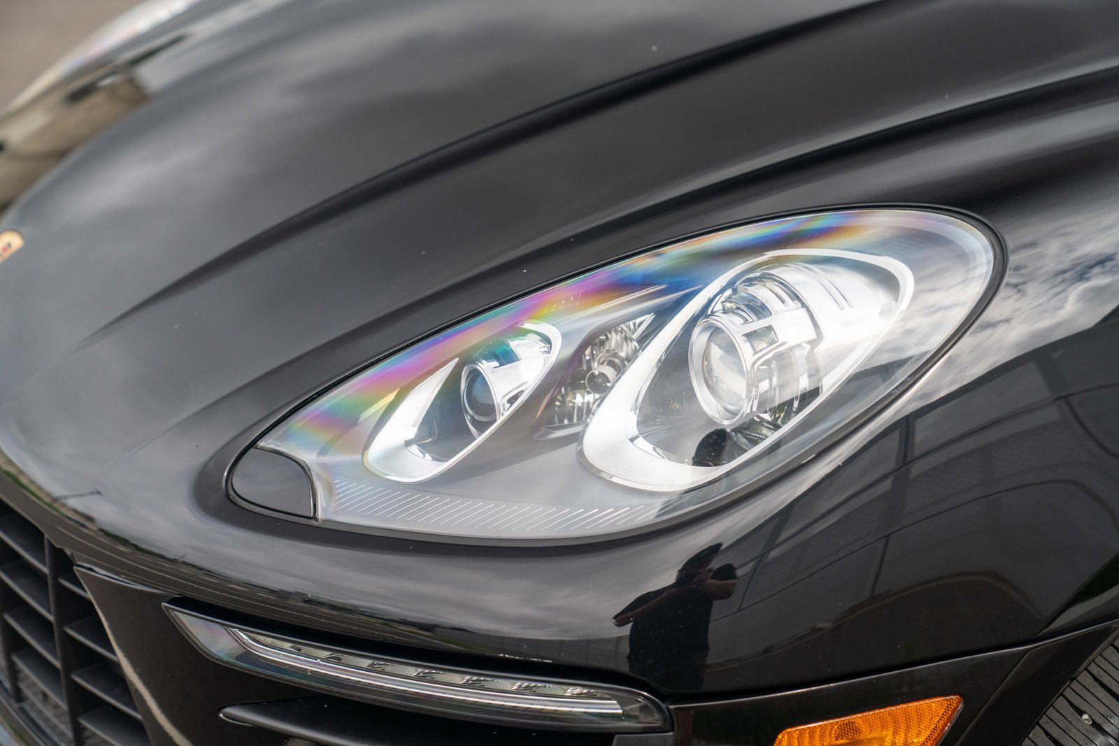 Certified 2018 Porsche Macan AWD/4WD image 29