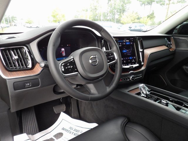 Certified 2024 Volvo XC60 B5 Ultimate w/ Protection Package Premier image 8
