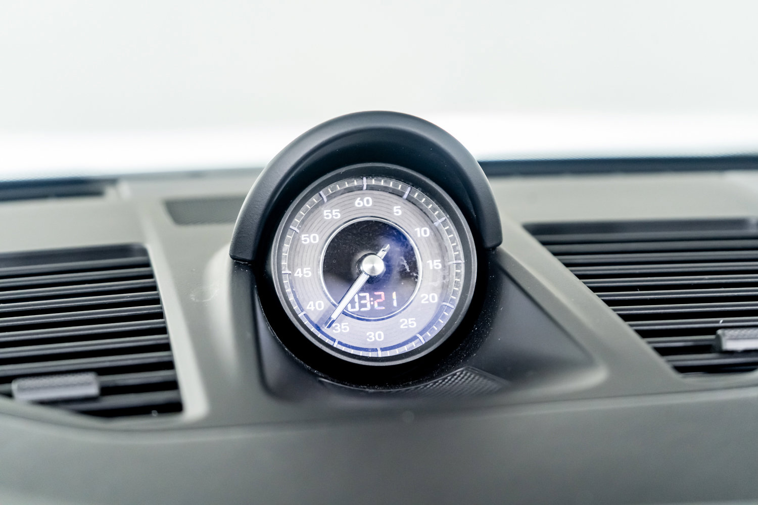 Used 2022 Porsche 911 Turbo image 49