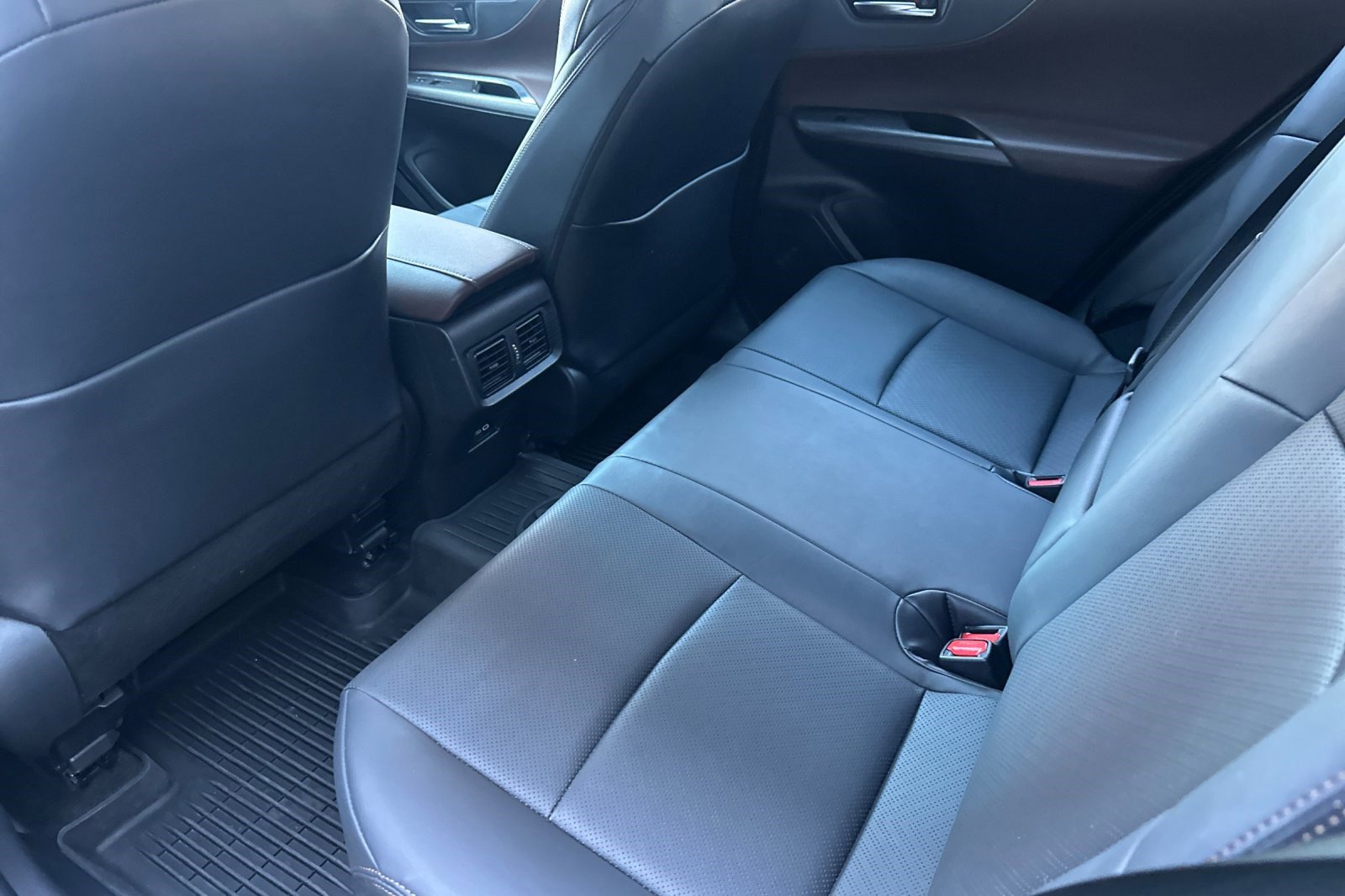 Used 2023 Toyota Venza Limited image 15