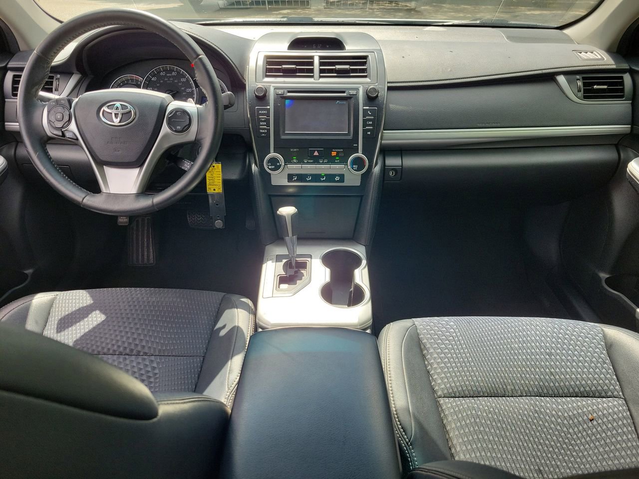 Used 2014 Toyota Camry SE w/ Fleet Convenience Package image 10