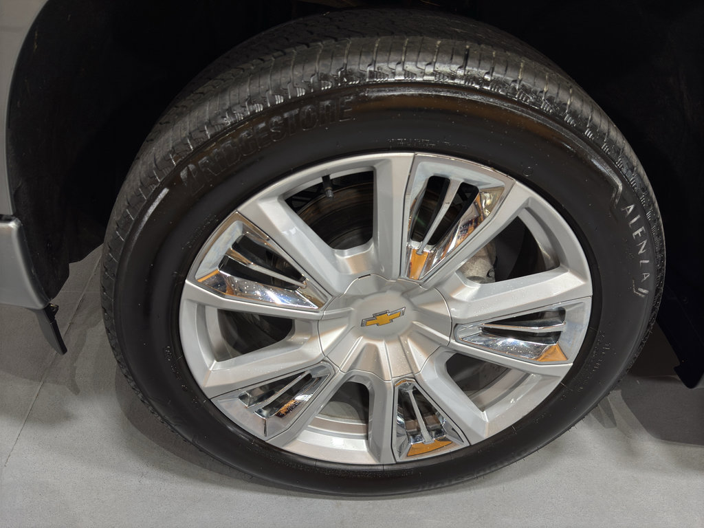 Used 2025 Chevrolet Silverado 1500 High Country w/ High Country Premium Package AWD/4WD image 9