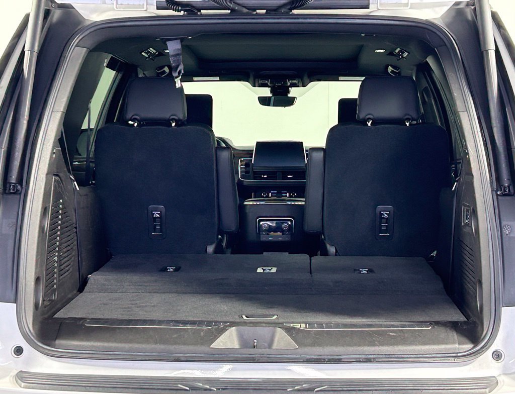 Used 2021 Chevrolet Tahoe High Country w/ Premium Package AWD/4WD image 16