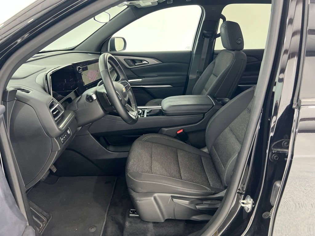 Used 2024 Chevrolet Traverse LS FWD image 18