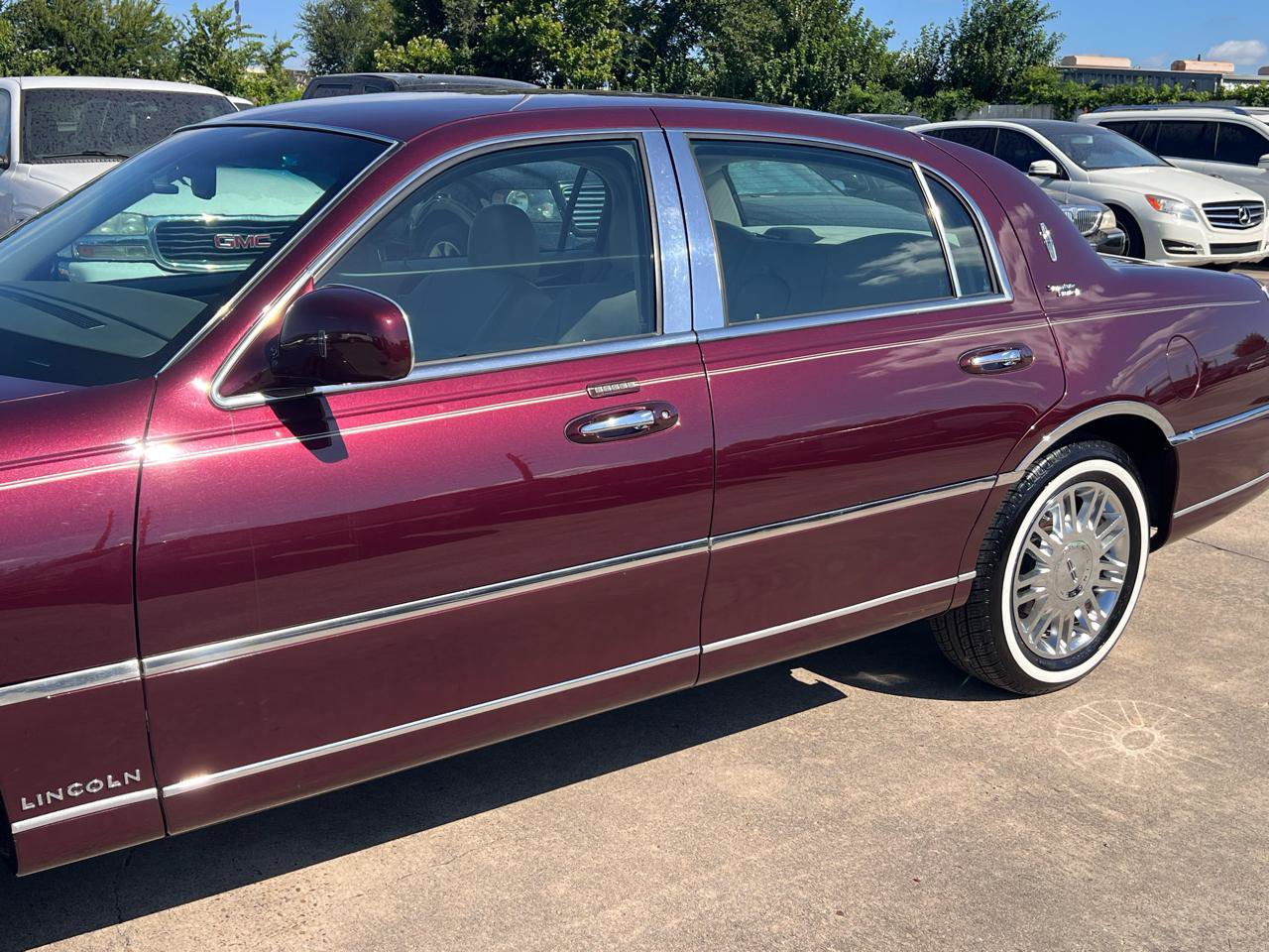Used 2006 Lincoln Town Car Signature RWD image 60