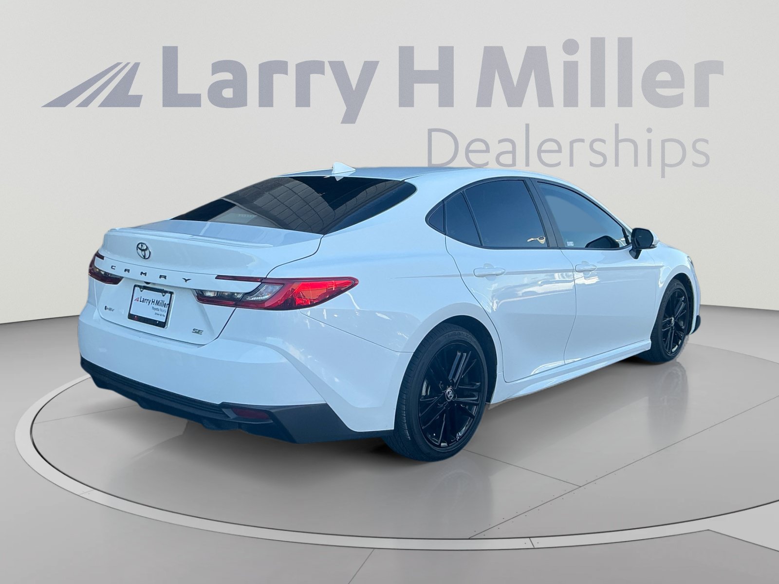 Certified 2025 Toyota Camry SE FWD image 5